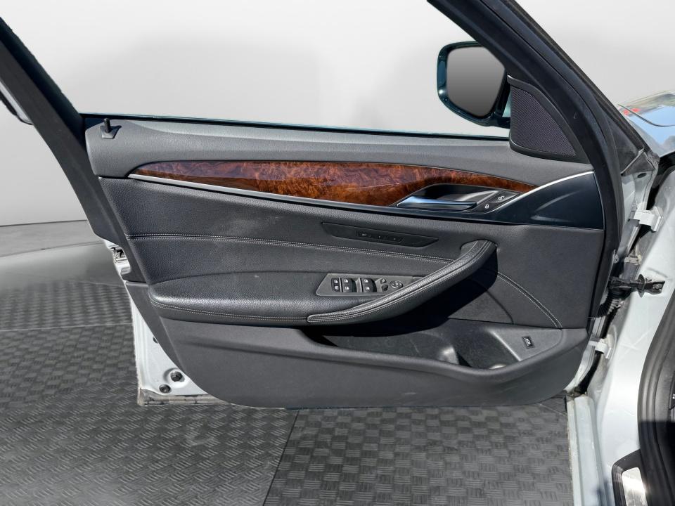 2017 BMW 540i 540i