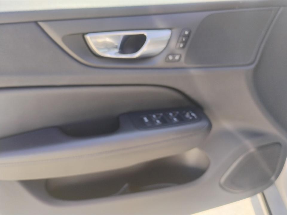 2024 Volvo S60 Plus Dark Theme