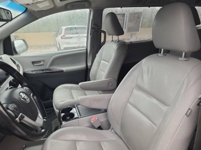 2016 Toyota Sienna XLE