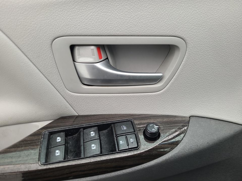 2016 Toyota Sienna XLE