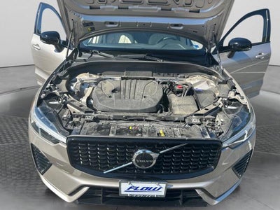 2024 Volvo XC60 Plus Dark Theme