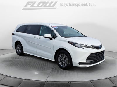 2025 Toyota Sienna LE