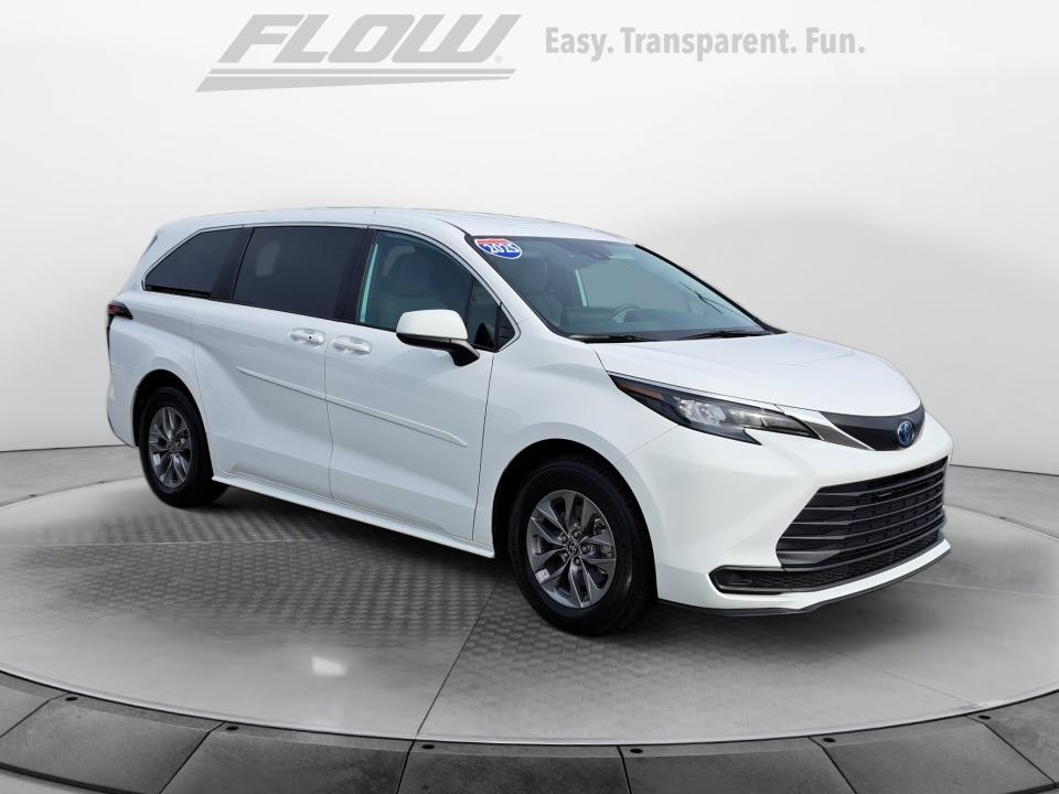 2025 Toyota Sienna LE