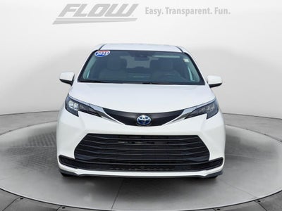 2025 Toyota Sienna LE