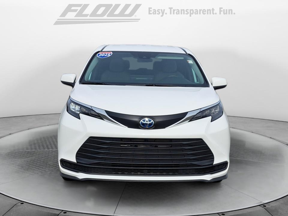 2025 Toyota Sienna LE