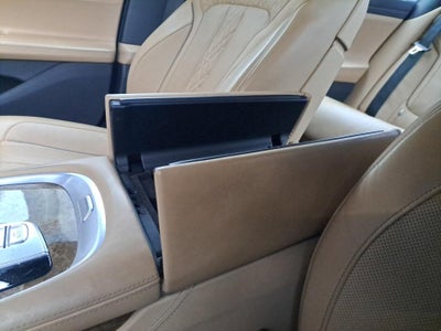 2016 BMW 750i 750i