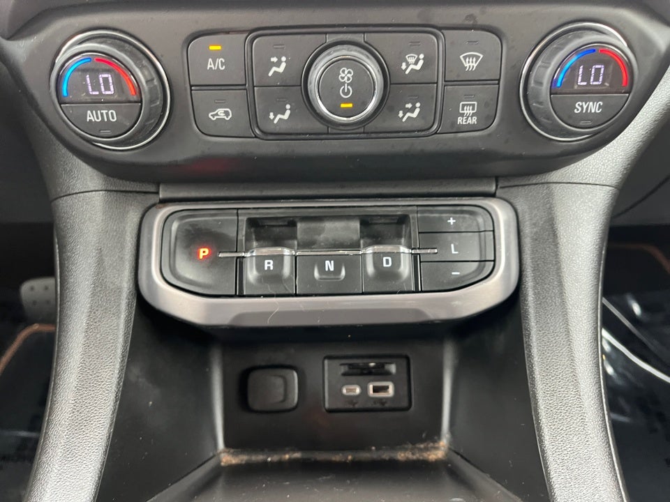 2022 GMC Acadia AT4
