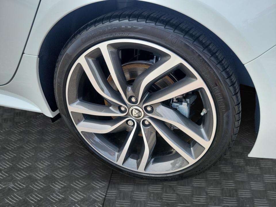 2024 Jaguar XF R-Dynamic SE