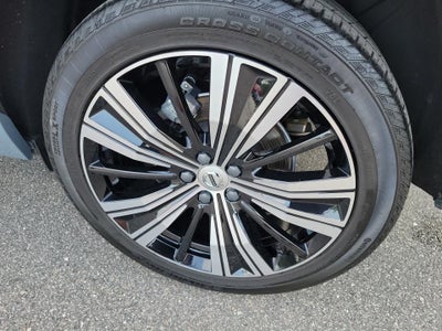 2023 Volvo XC60 Plus Bright Theme