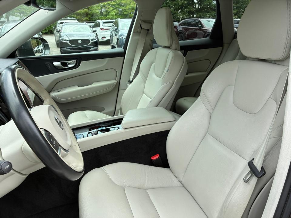 2022 Volvo XC60 Momentum
