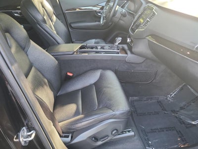 2019 Volvo XC90 Momentum